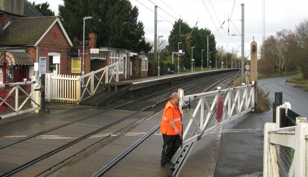 Keeper closes Up side road gate to open railway (Photo: © London Intelligence)