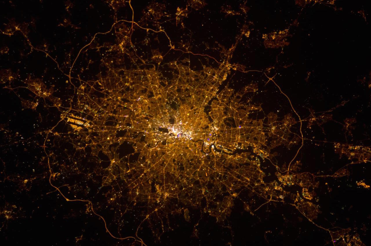 London at night from a photo taken on board the International Space Station in February 2013 by Canadian Space Agency astronaut Chris Hadfield (© National Aeronautics and Space Administration).