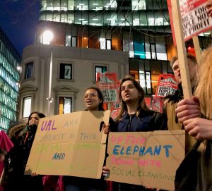 Residents, traders and students continue to oppose Delancey/Southwark Council plans for the Elephant & Castle Shopping Centre (© London Intelligence)