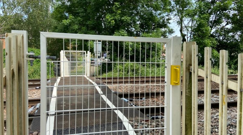 Chestnut Grove footpath level crossing in Nottinghamshire, England. (Photo: Network Rail).
